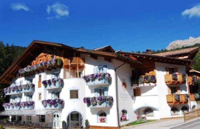 Hotel Madonnina Resort And Wellness Soraga Exterior photo