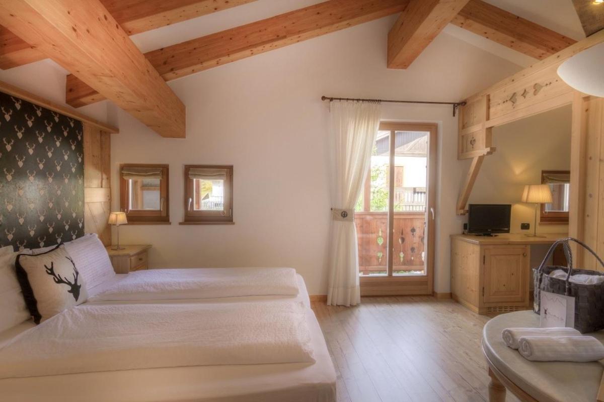 Hotel Madonnina Resort And Wellness Soraga Exterior photo